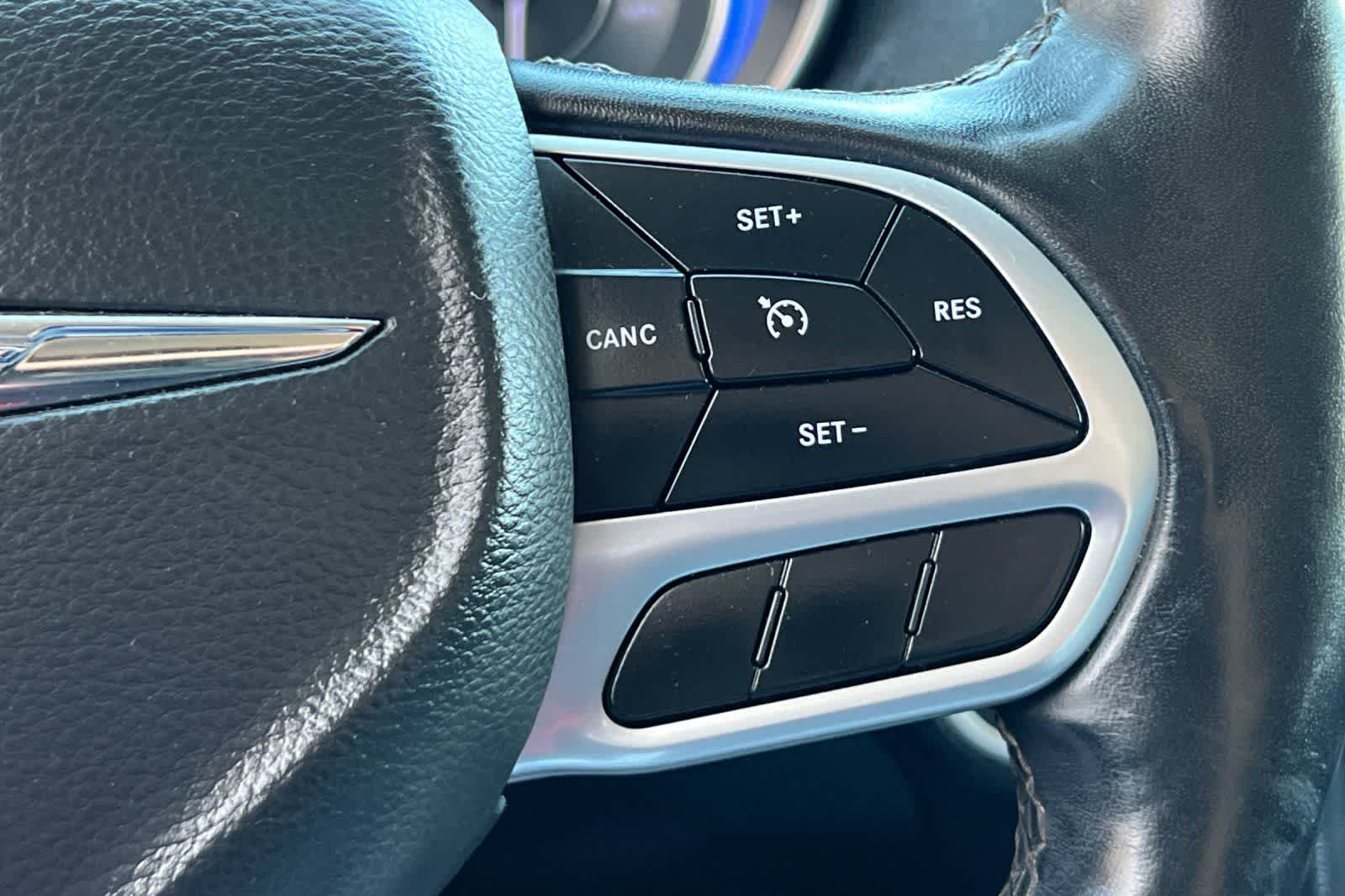 Thumbnail: 2019 Chrysler 300 - 29