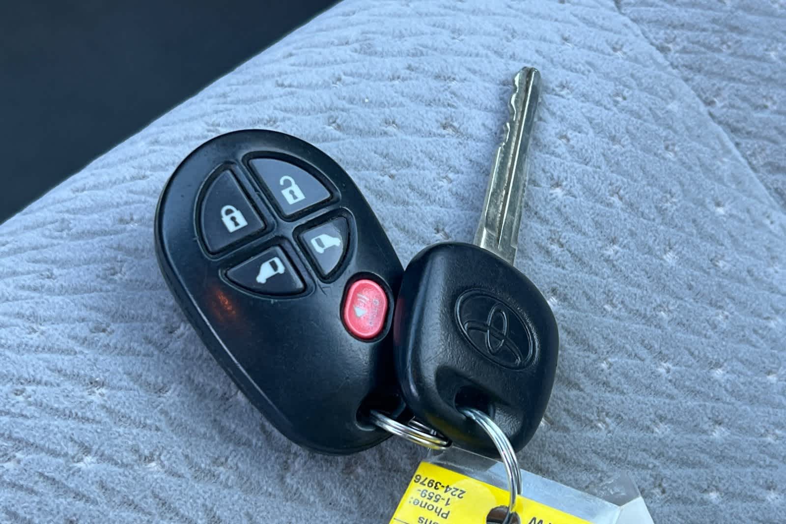 Thumbnail: 2014 Toyota Sienna - 23