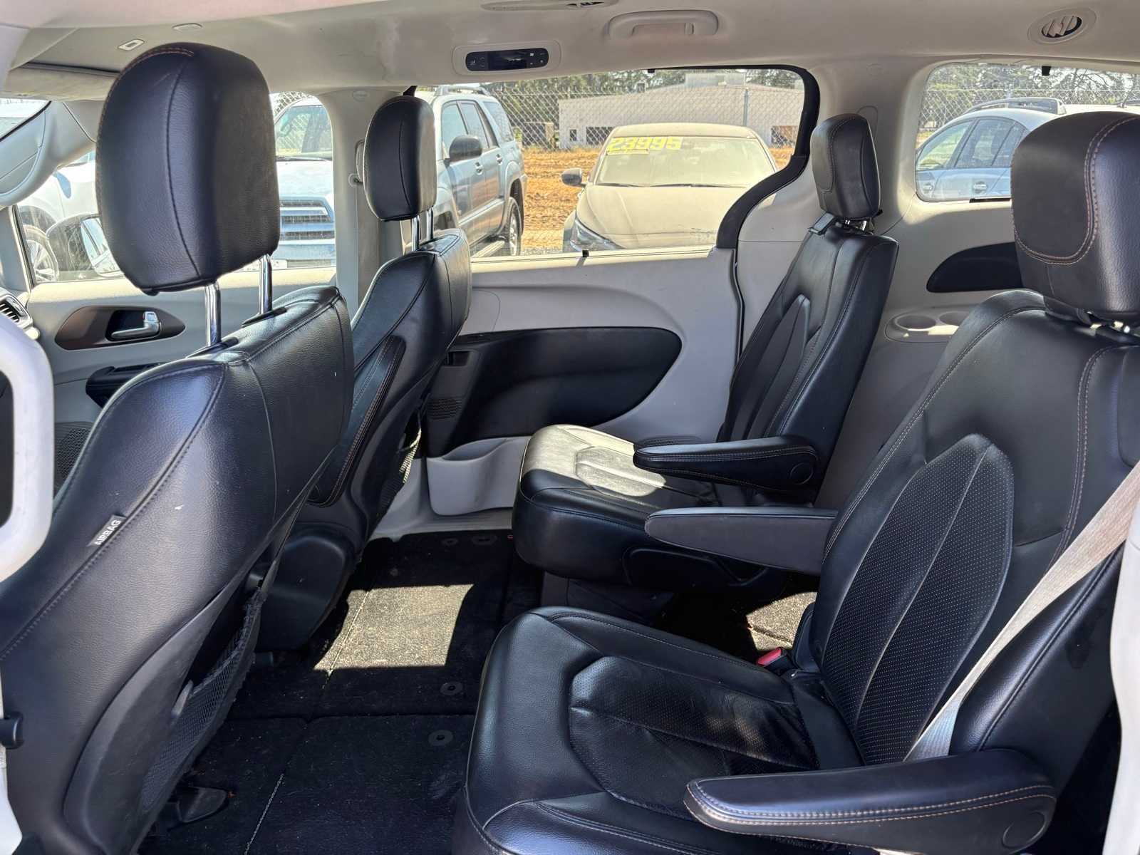 Thumbnail: 2019 Chrysler Pacifica - 4