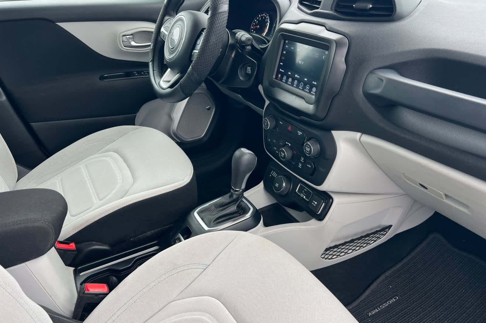 Thumbnail: 2018 Jeep Renegade - 17