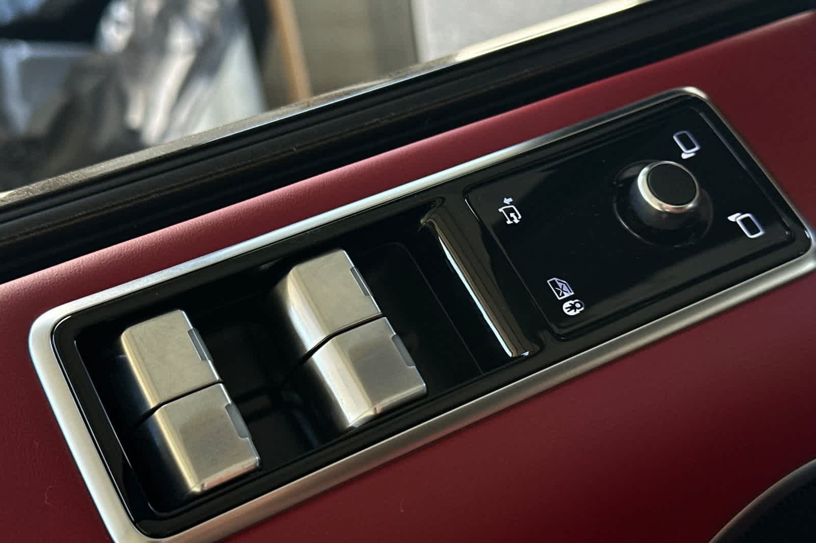 Thumbnail: 2021 Land Rover Range Rover Sport - 16