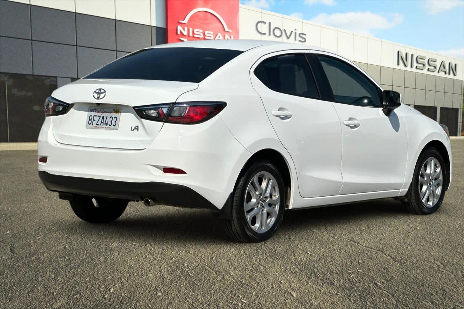 Thumbnail: 2018 Toyota Yaris iA - 3