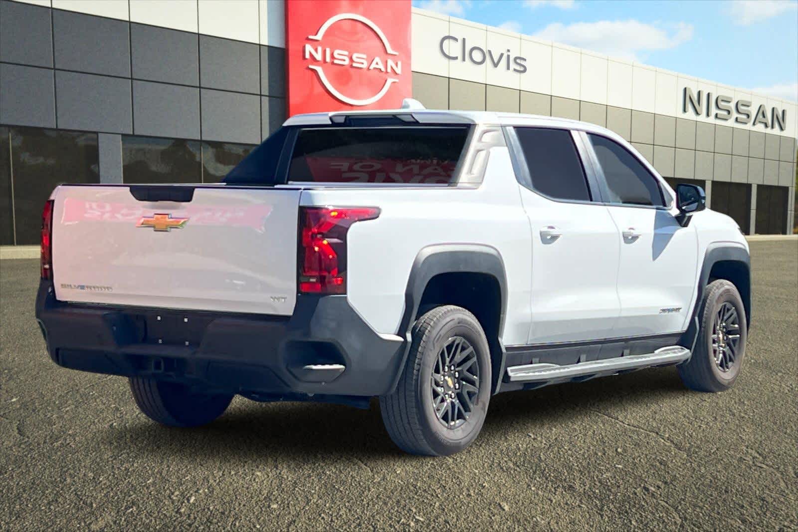 Thumbnail: 2024 Chevrolet Silverado EV - 3