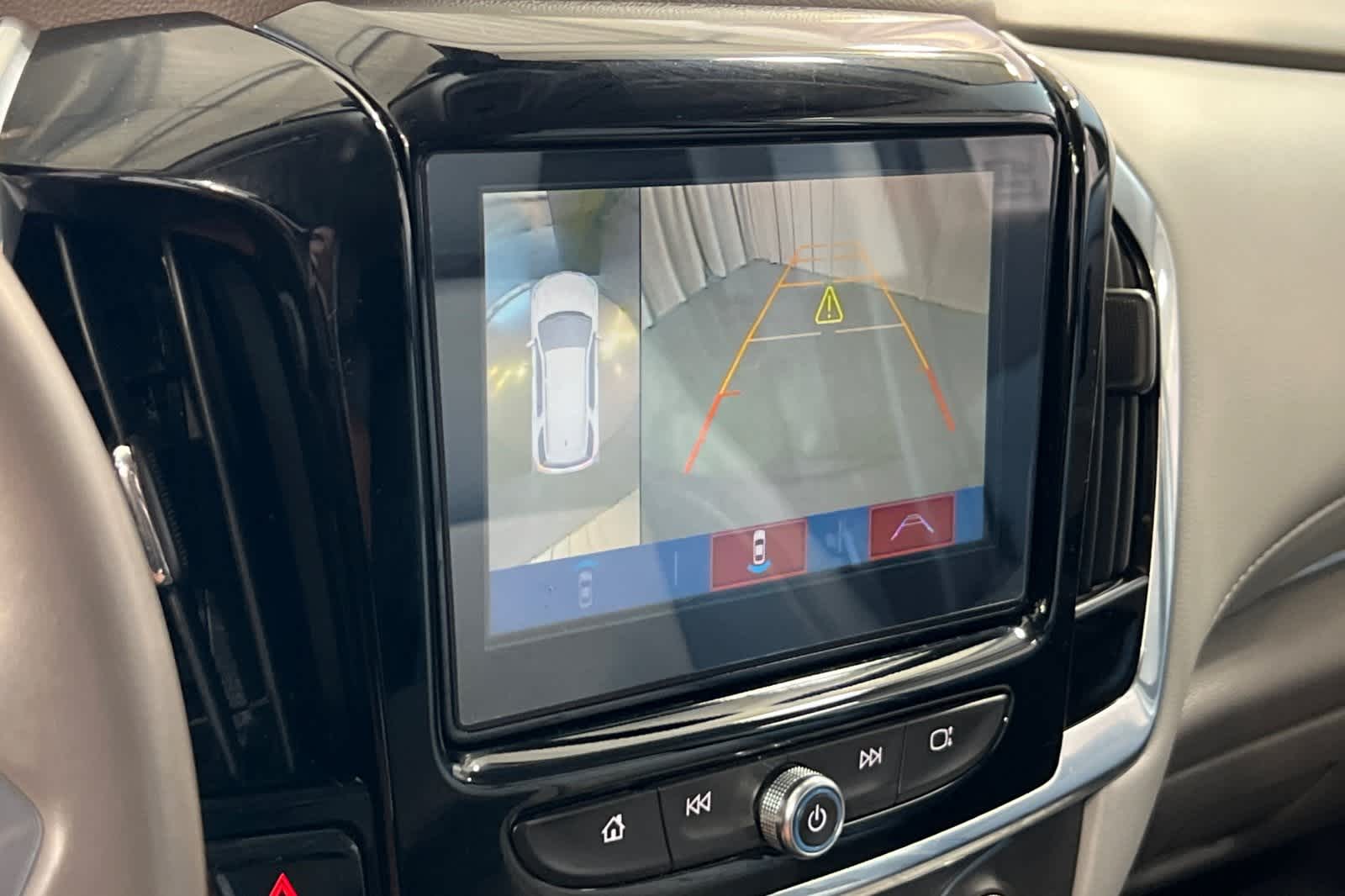 Thumbnail: 2018 Chevrolet Traverse - 23