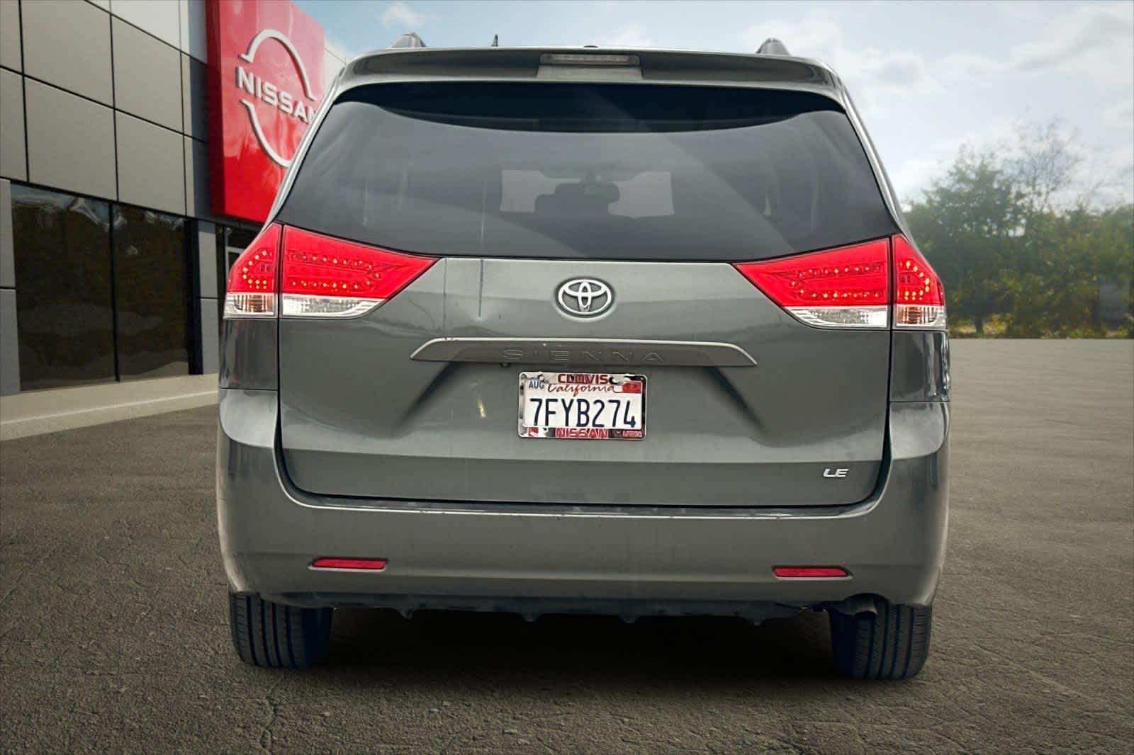 Thumbnail: 2014 Toyota Sienna - 8