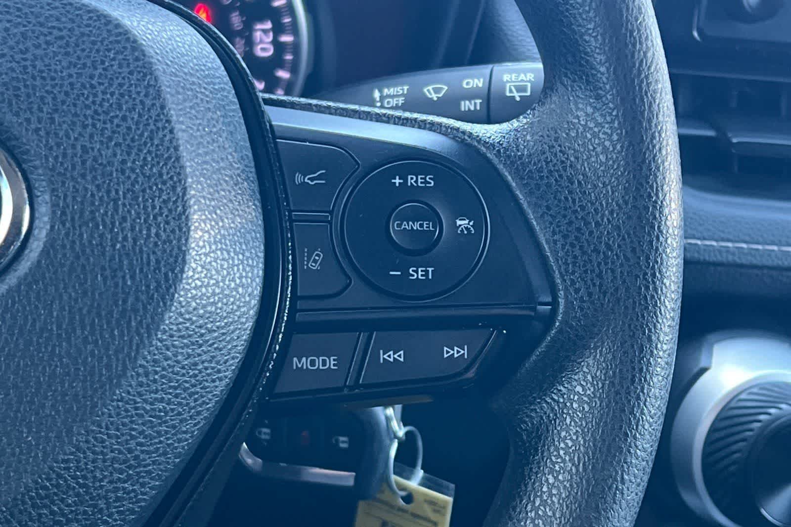 Thumbnail: 2021 Toyota RAV4 - 28