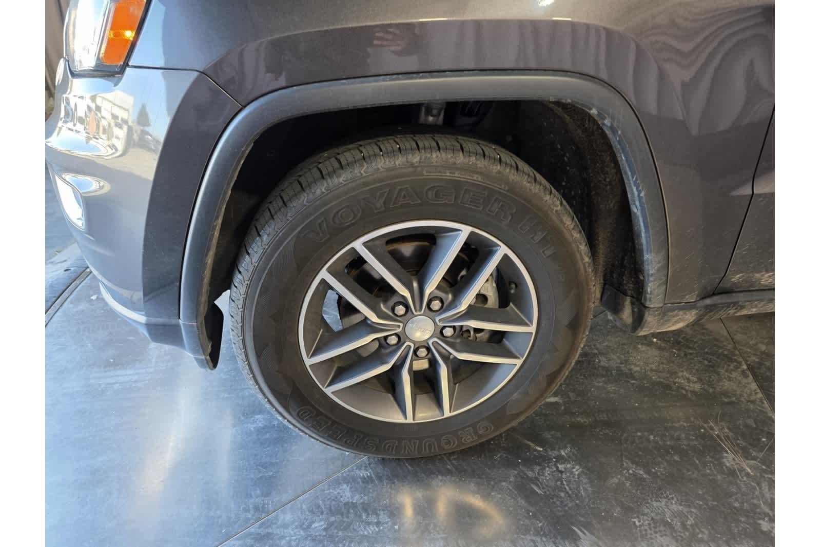 Thumbnail: 2017 Jeep Grand Cherokee - 3