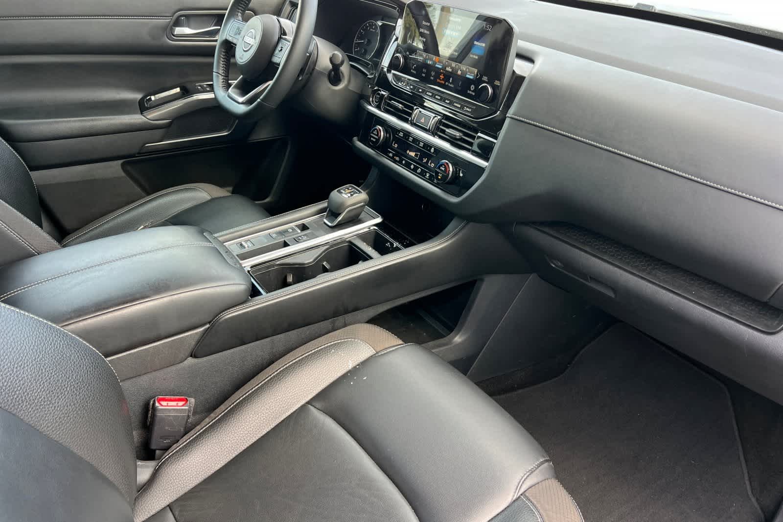 Thumbnail: 2023 Nissan Pathfinder - 18