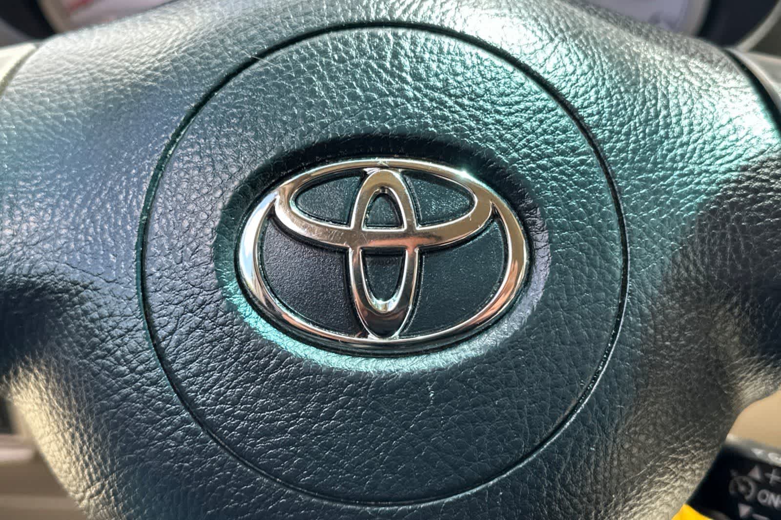 Thumbnail: 2004 Toyota RAV4 - 33