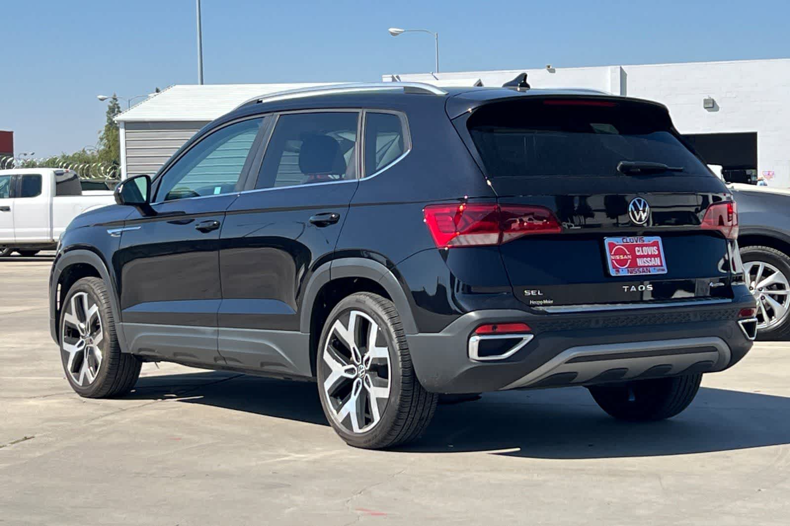 Thumbnail: 2023 Volkswagen Taos - 7