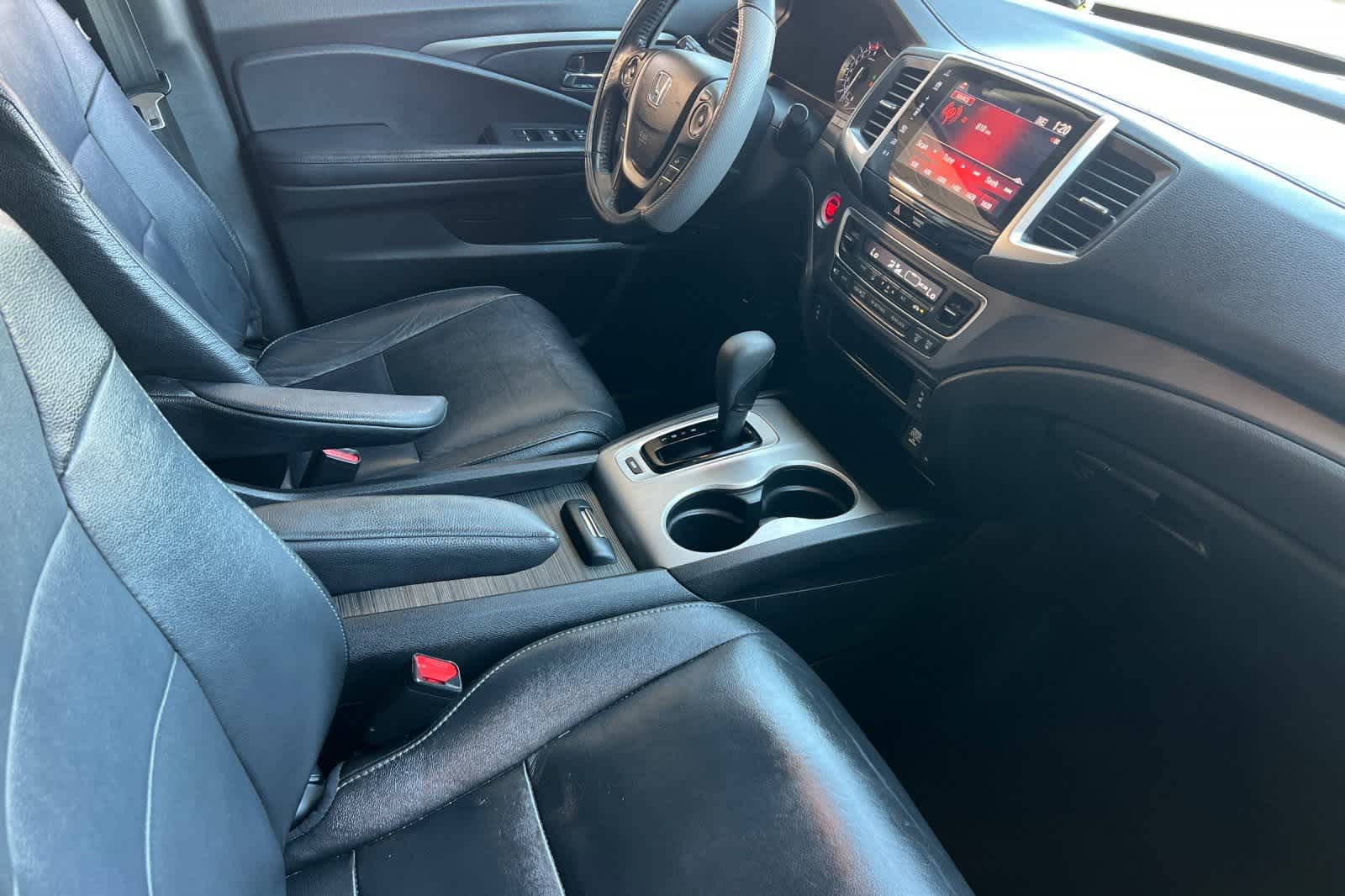 Thumbnail: 2017 Honda Pilot - 20