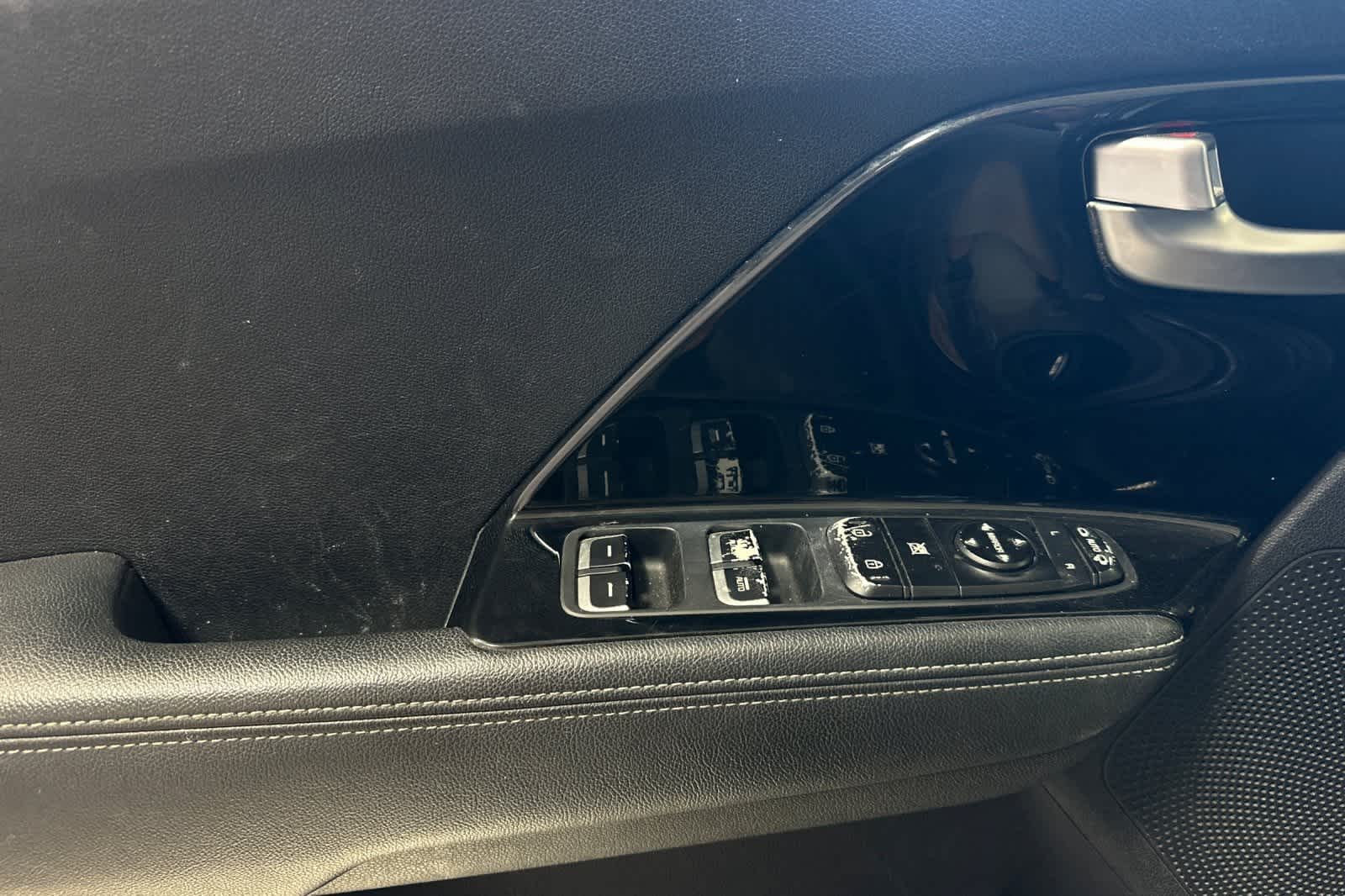 Thumbnail: 2018 Kia Niro - 15