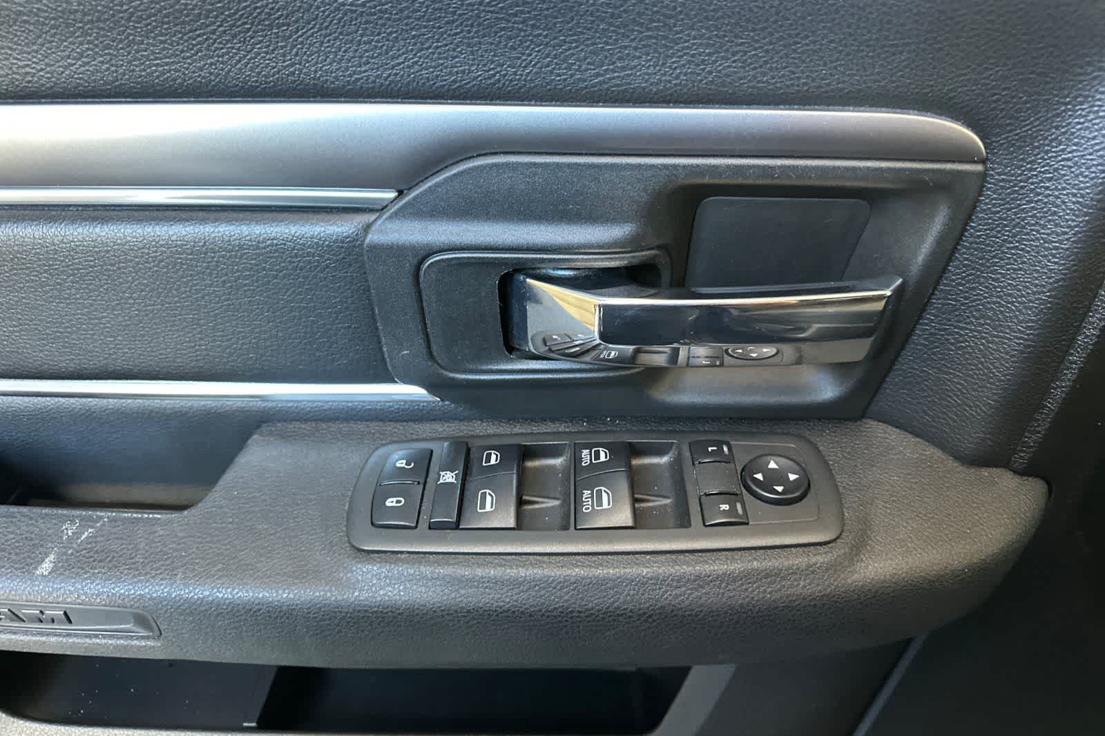 Thumbnail: 2022 RAM 1500 Classic - 15