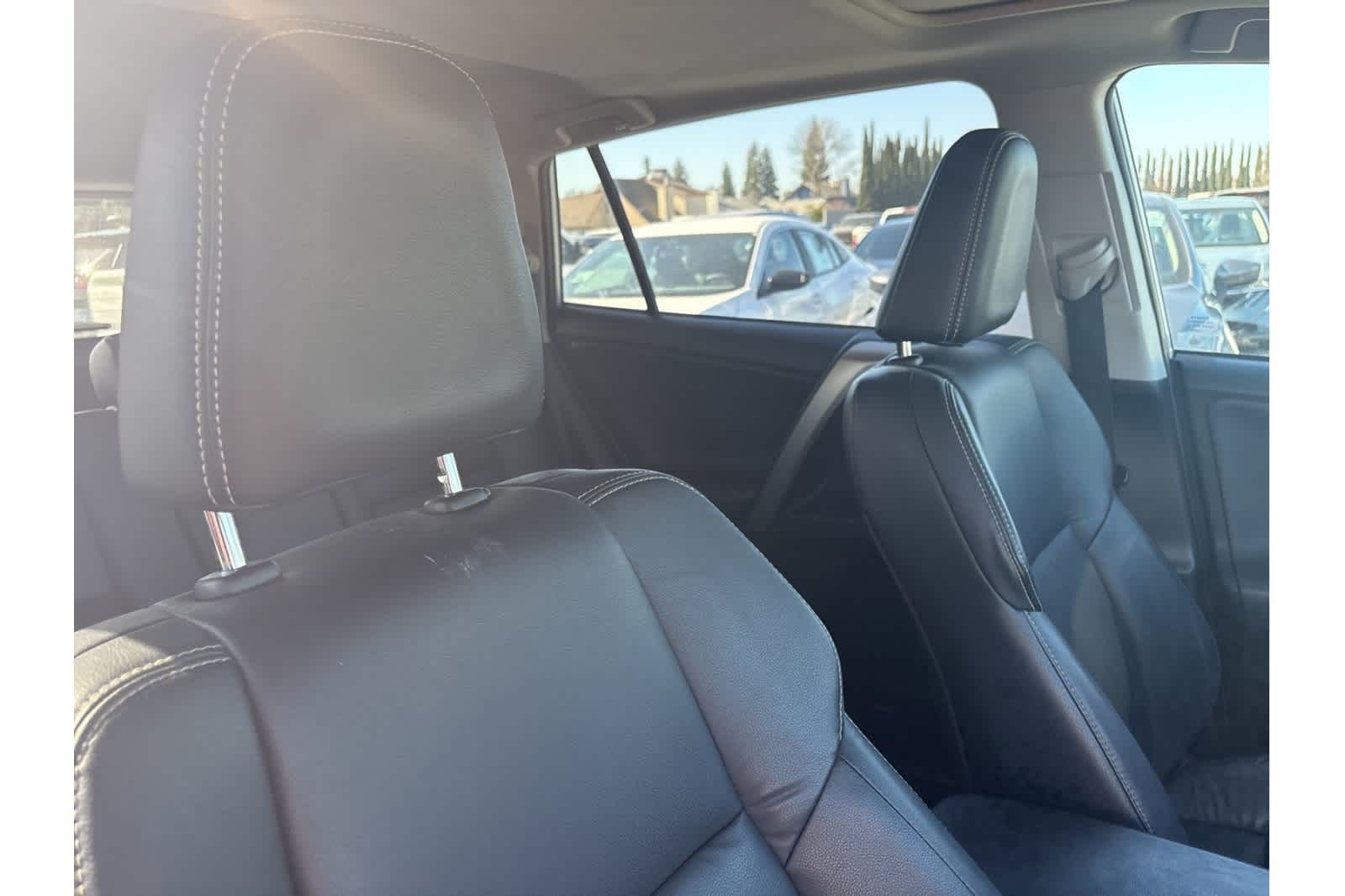 Thumbnail: 2015 Toyota RAV4 - 15