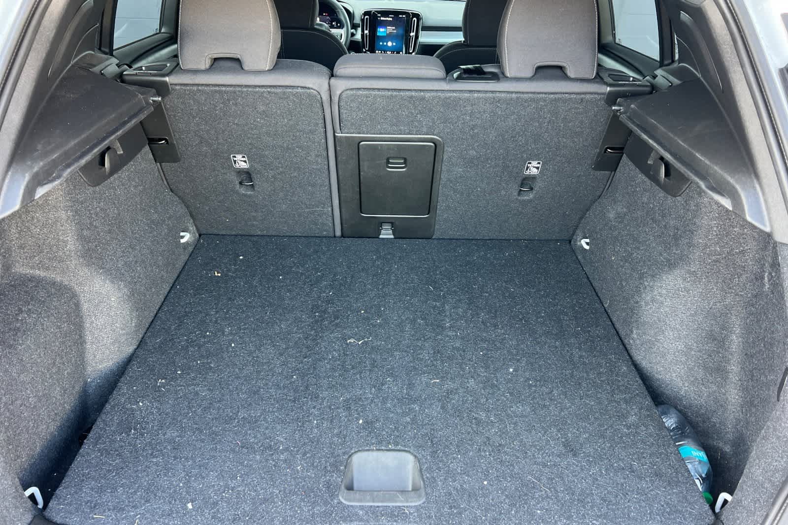 Thumbnail: 2023 Volvo XC40 - 16