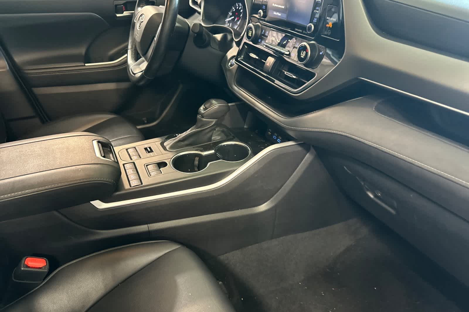 2022 Toyota Highlander XLE 18
