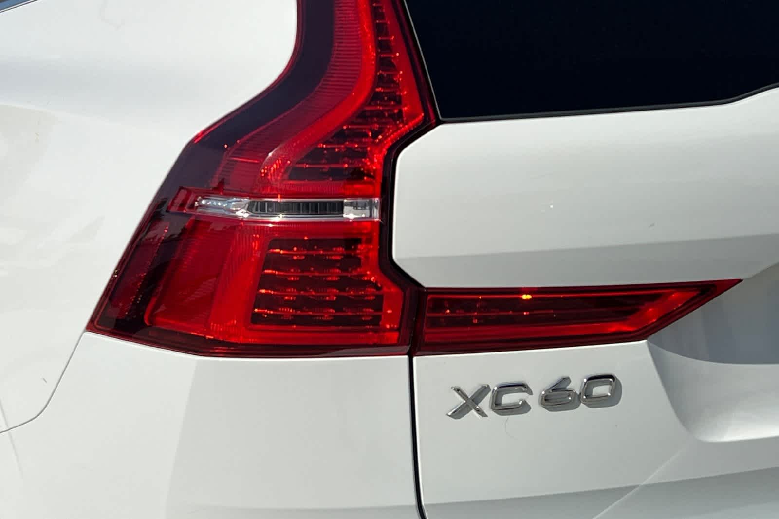 Thumbnail: 2022 Volvo XC60 - 13