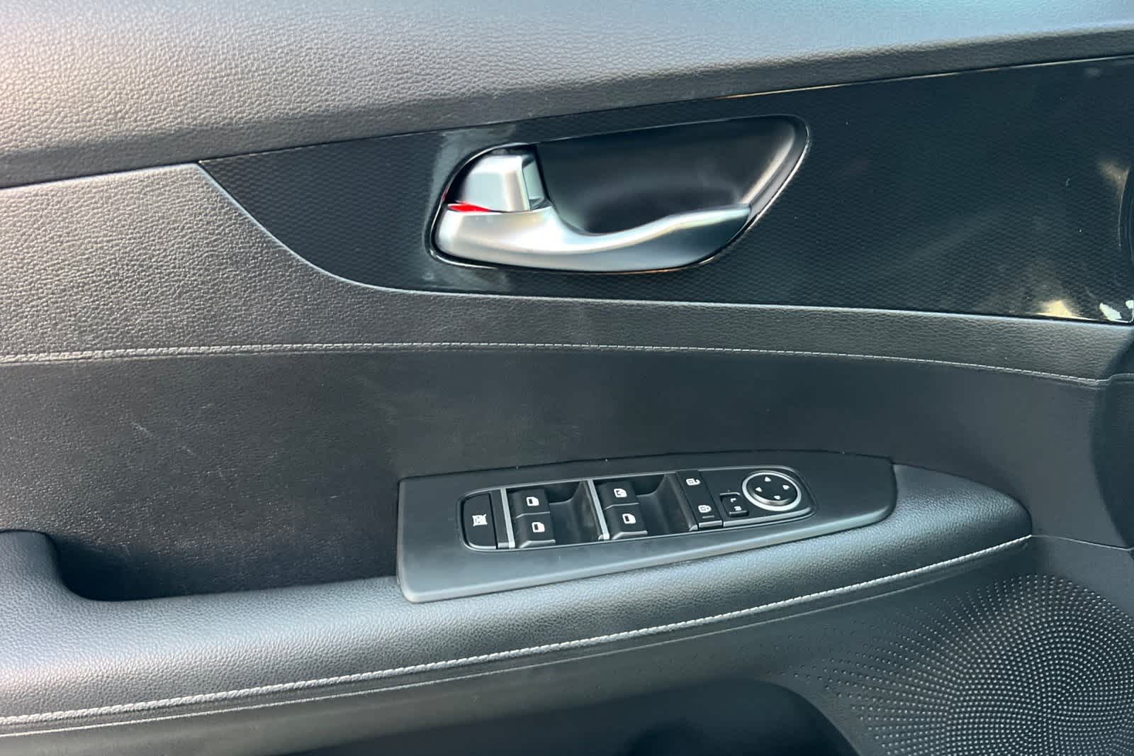 Thumbnail: 2023 Kia Forte - 13