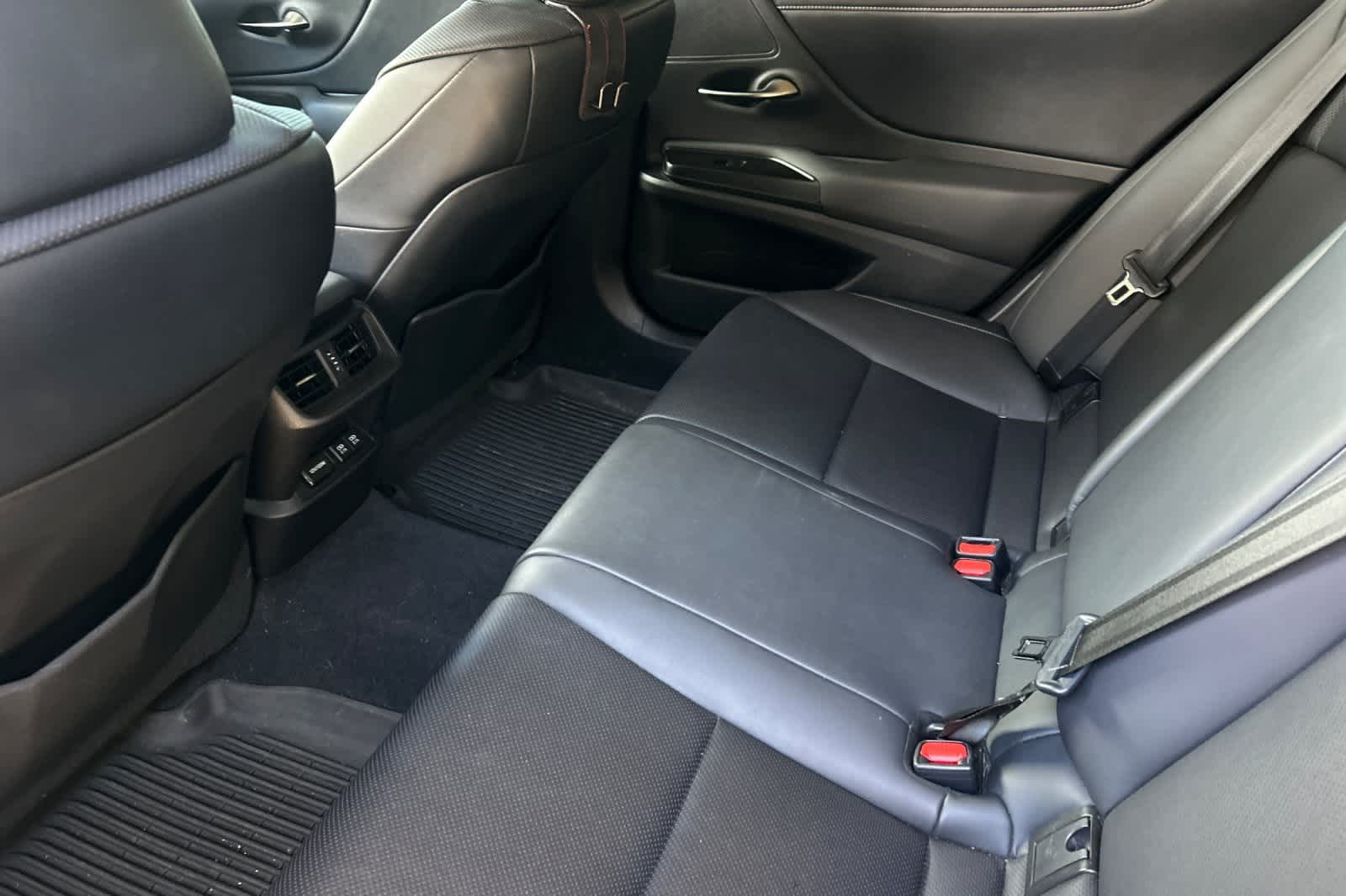 Thumbnail: 2020 Lexus ES - 5
