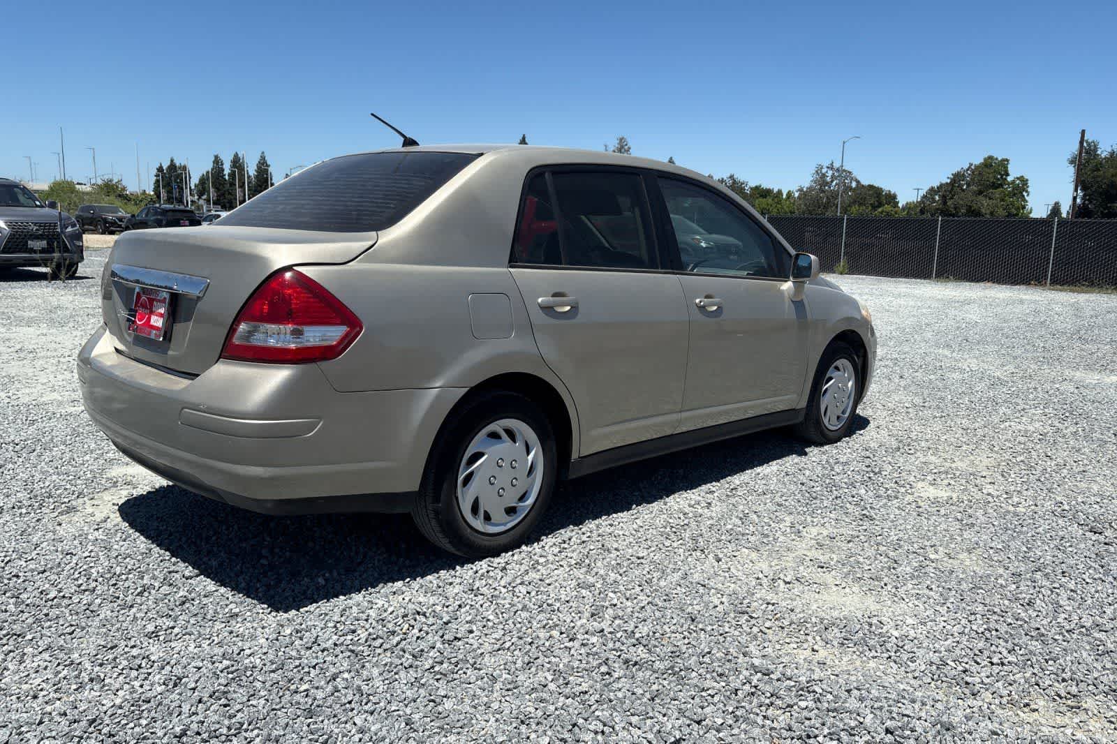 Thumbnail: 2009 Nissan Versa - 3