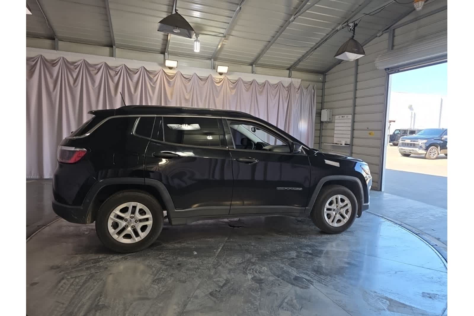 Thumbnail: 2021 Jeep Compass - 12