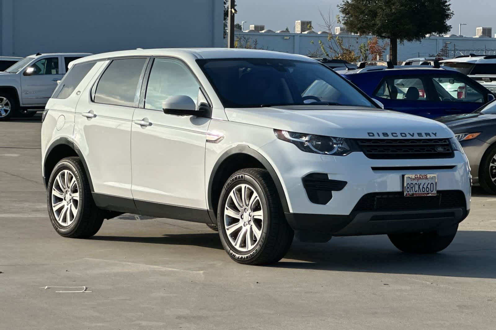 Thumbnail: 2017 Land Rover Discovery Sport - 10