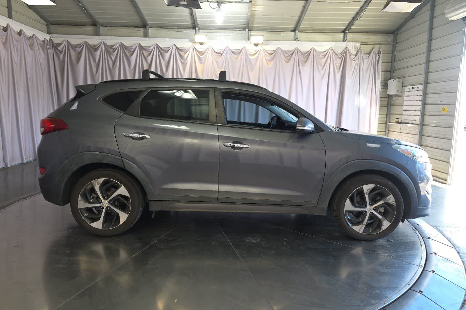 Thumbnail: 2016 Hyundai Tucson - 9