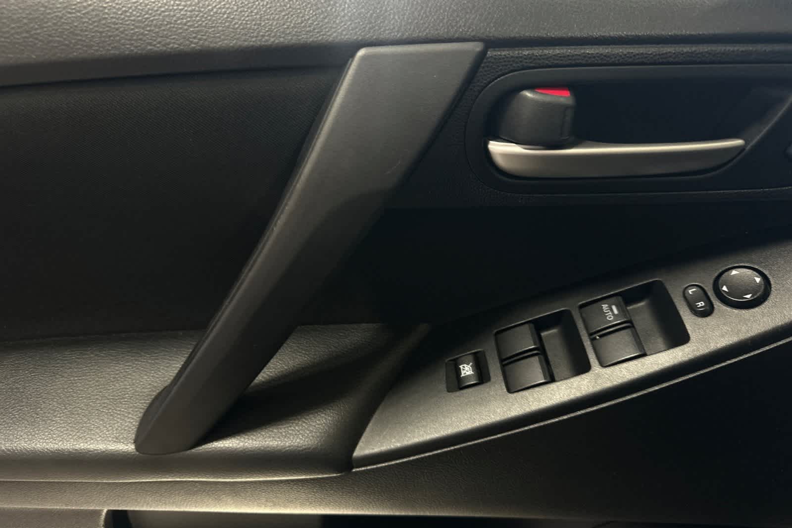 Thumbnail: 2012 Mazda Mazda3 - 15