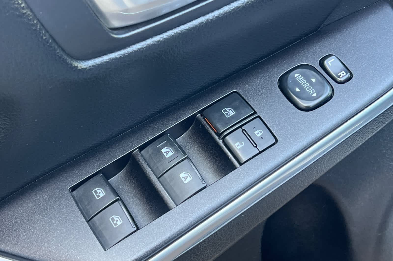 Thumbnail: 2016 Toyota Camry - 14