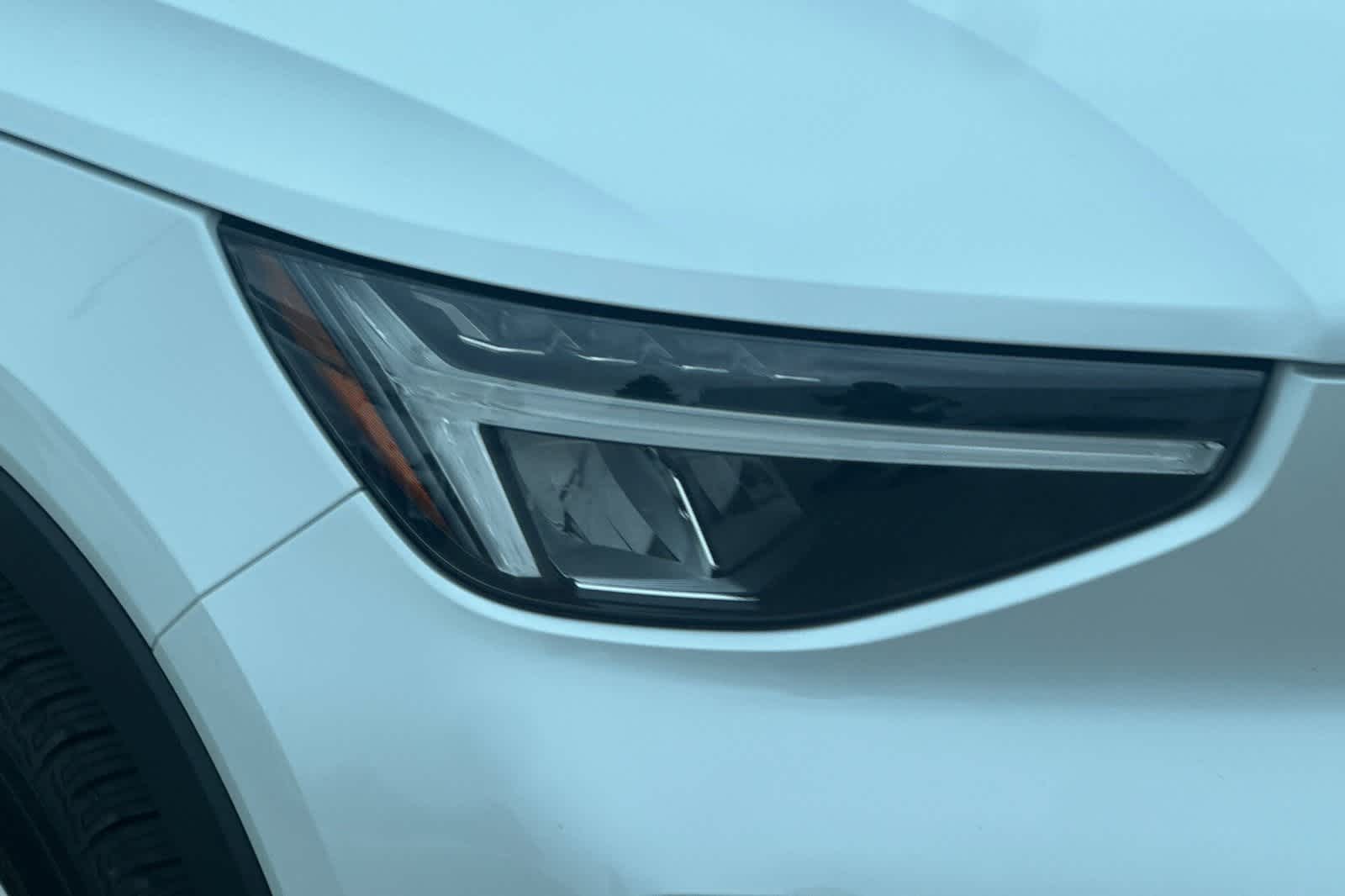 Thumbnail: 2023 Volvo XC40 - 34