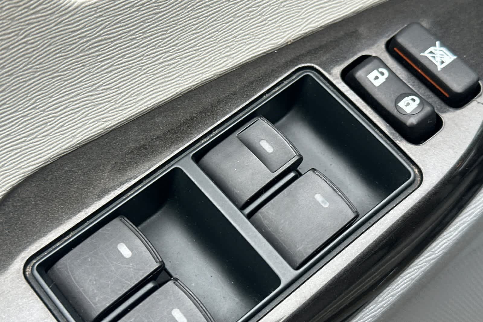 Thumbnail: 2014 Toyota Sienna - 14