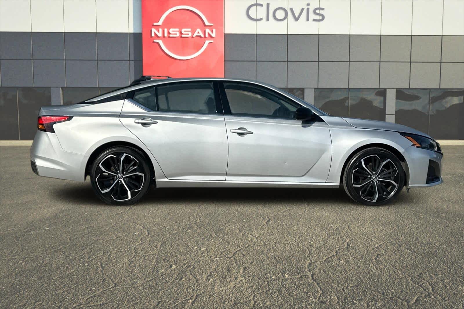 Thumbnail: 2023 Nissan Altima - 9