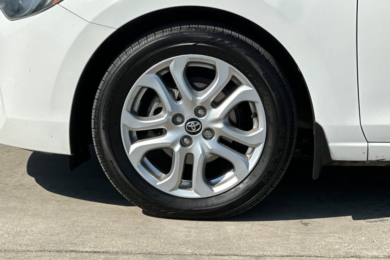 Thumbnail: 2018 Toyota Yaris iA - 12