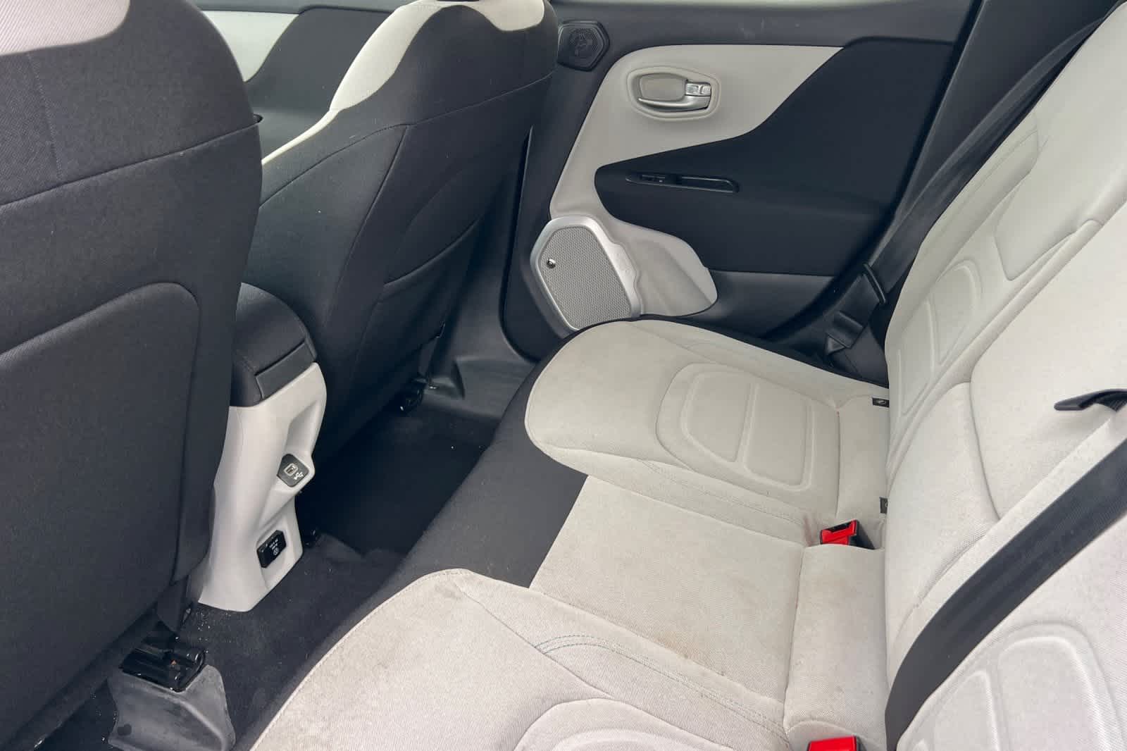 Thumbnail: 2018 Jeep Renegade - 5