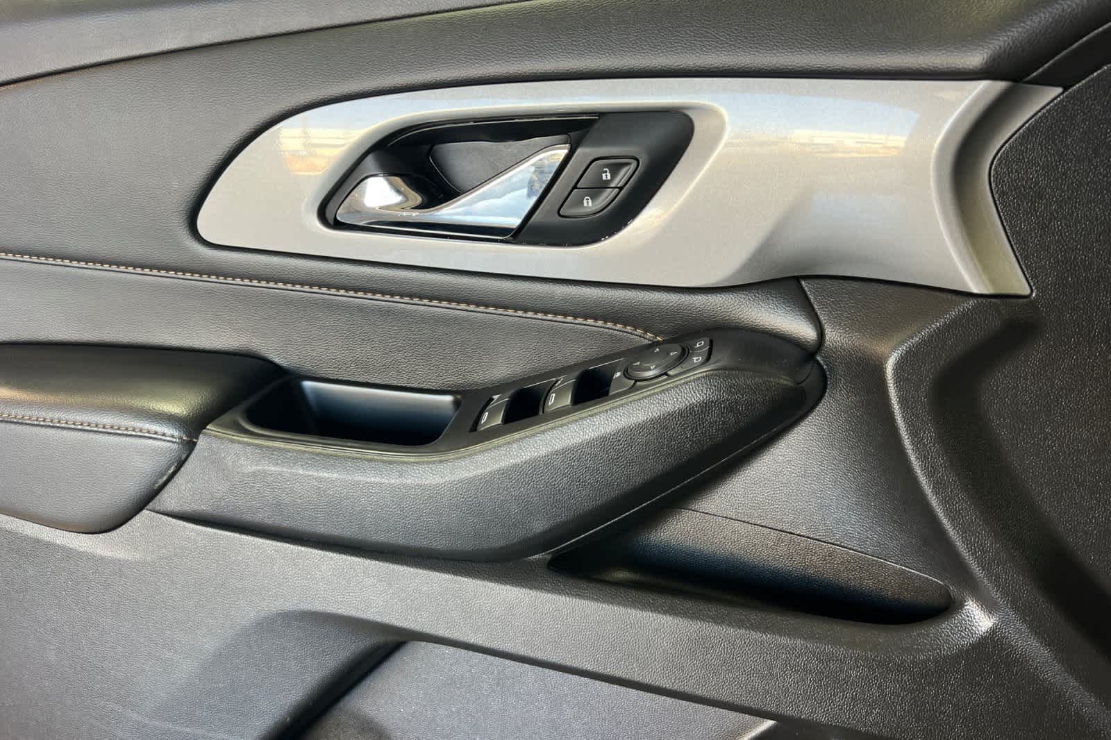 Thumbnail: 2020 Chevrolet Traverse - 15