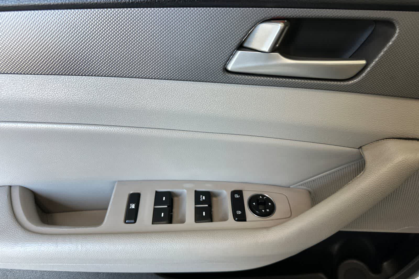 Thumbnail: 2017 Hyundai Sonata - 13