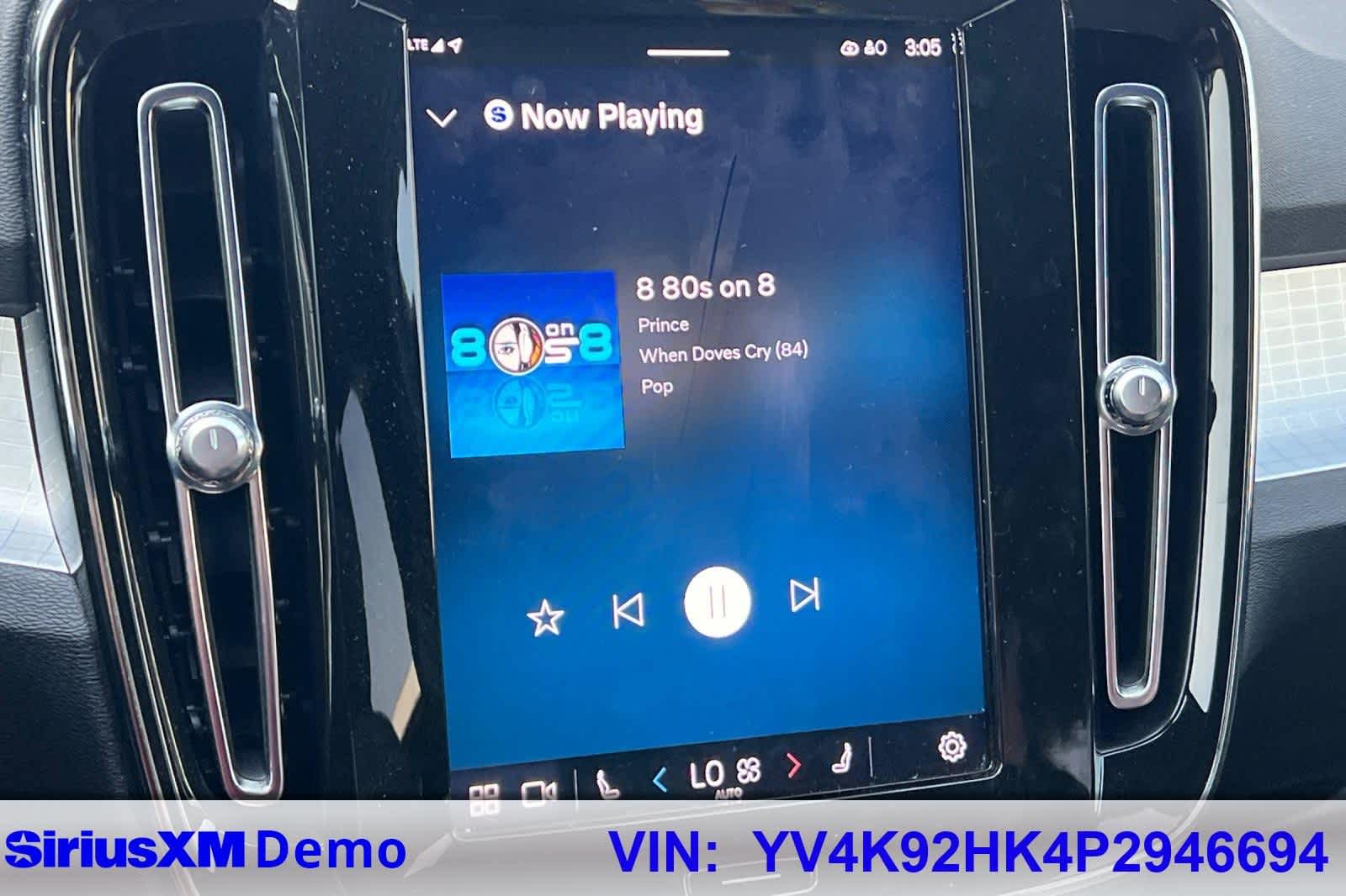 Thumbnail: 2023 Volvo XC40 - 30