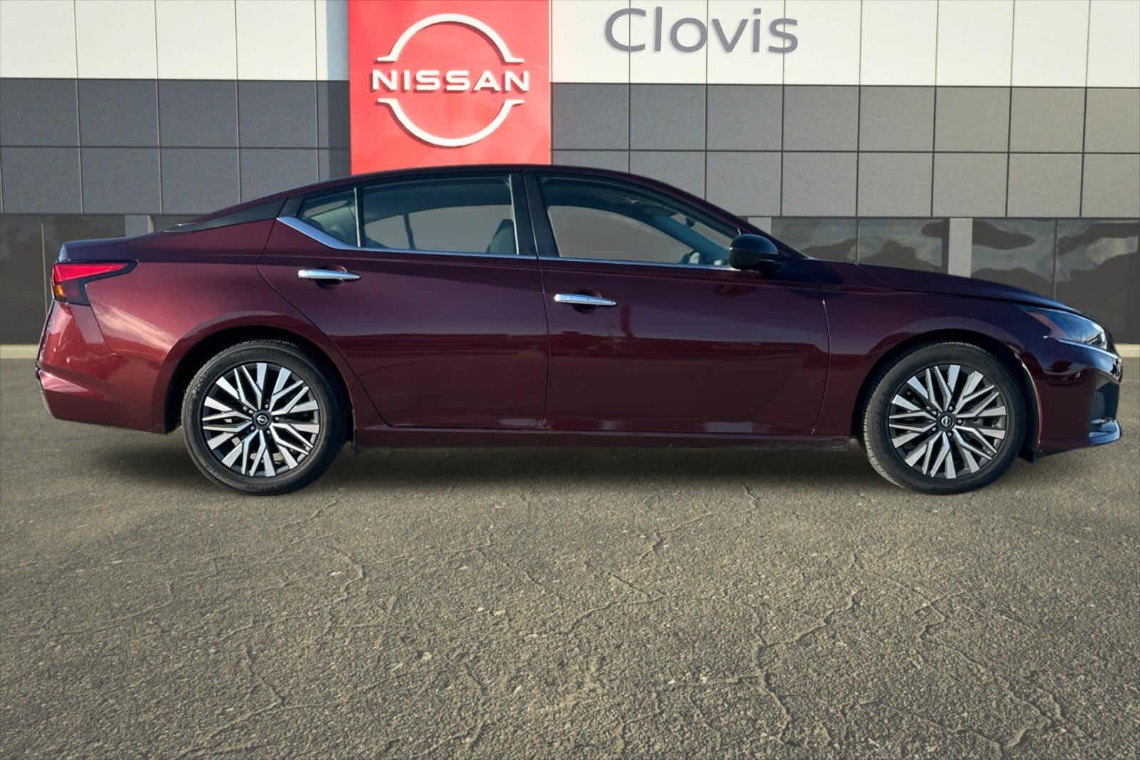 Thumbnail: 2024 Nissan Altima - 9