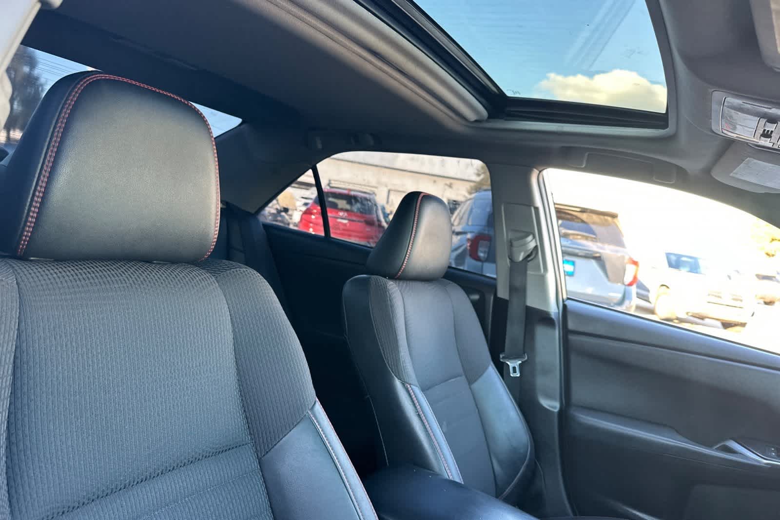 Thumbnail: 2016 Toyota Camry - 17