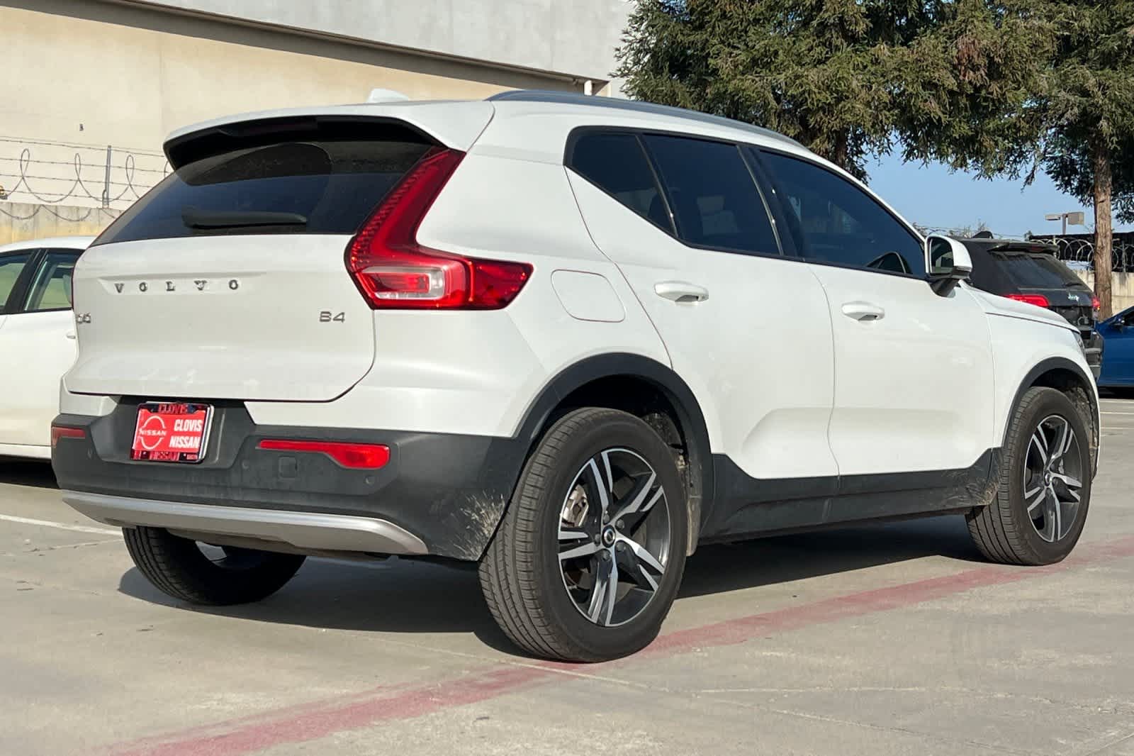 Thumbnail: 2023 Volvo XC40 - 3