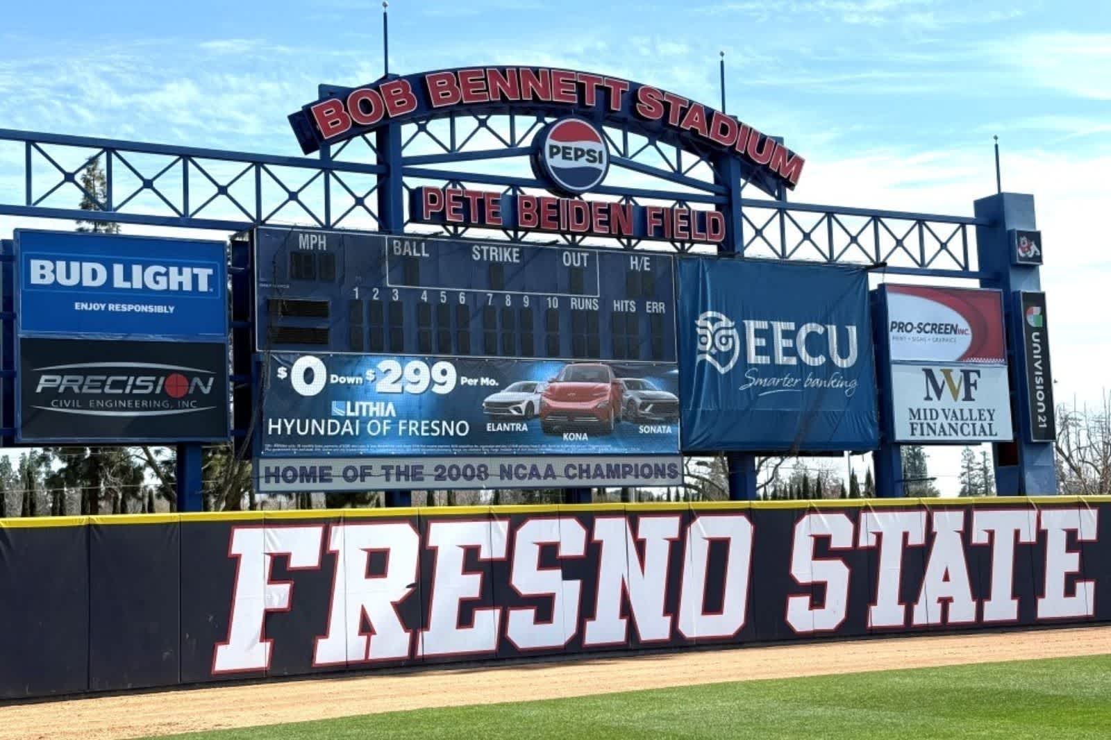 Thumbnail: 2017 Toyota Sienna - 38