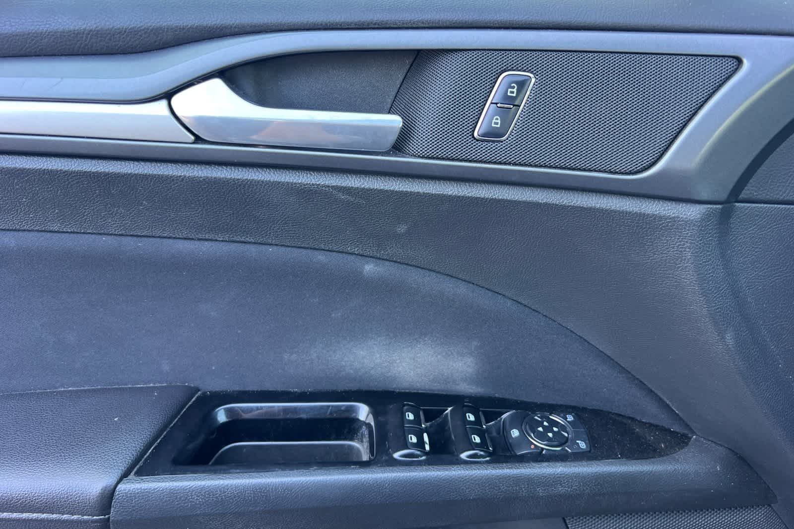 Thumbnail: 2015 Ford Fusion - 13