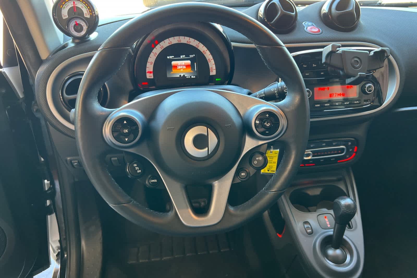 Thumbnail: 2018 smart fortwo - 17