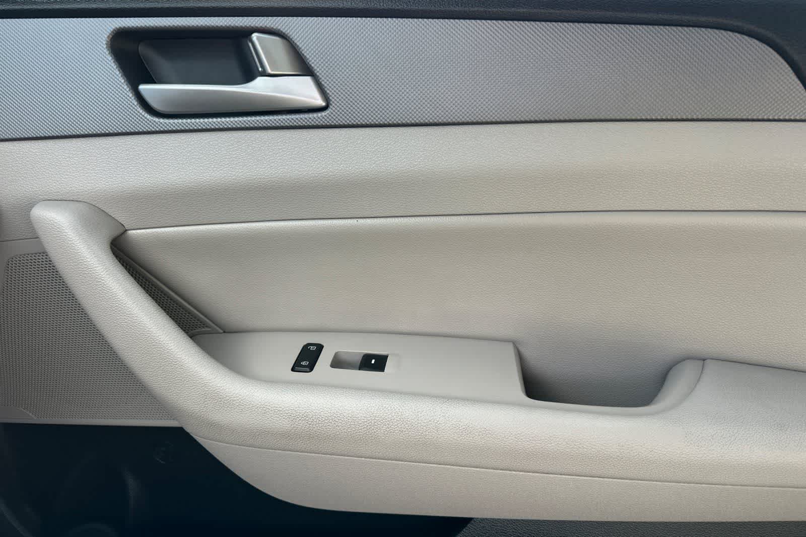 Thumbnail: 2017 Hyundai Sonata - 19