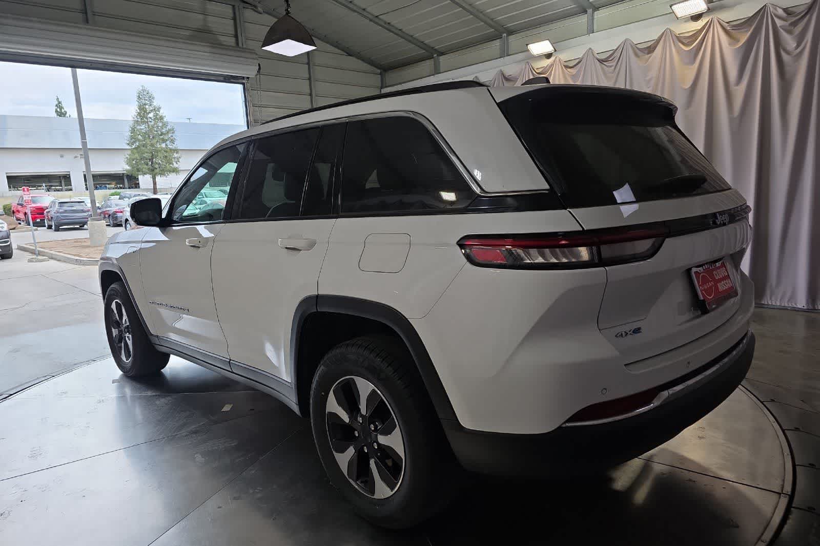 Thumbnail: 2024 Jeep Grand Cherokee - 7
