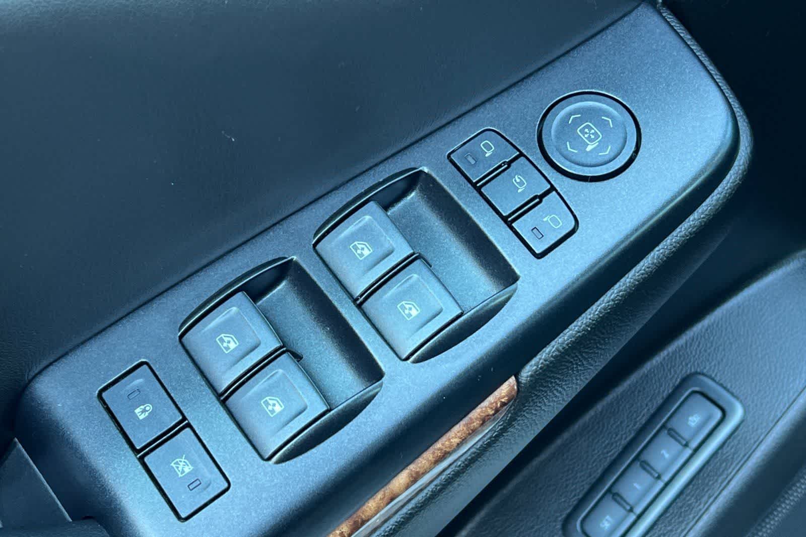 Thumbnail: 2020 Chevrolet Tahoe - 14