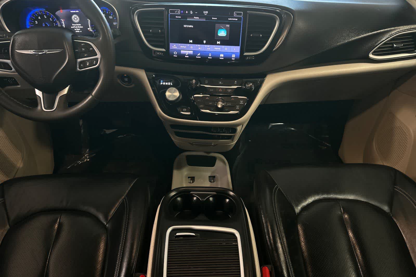 Thumbnail: 2022 Chrysler Pacifica - 4