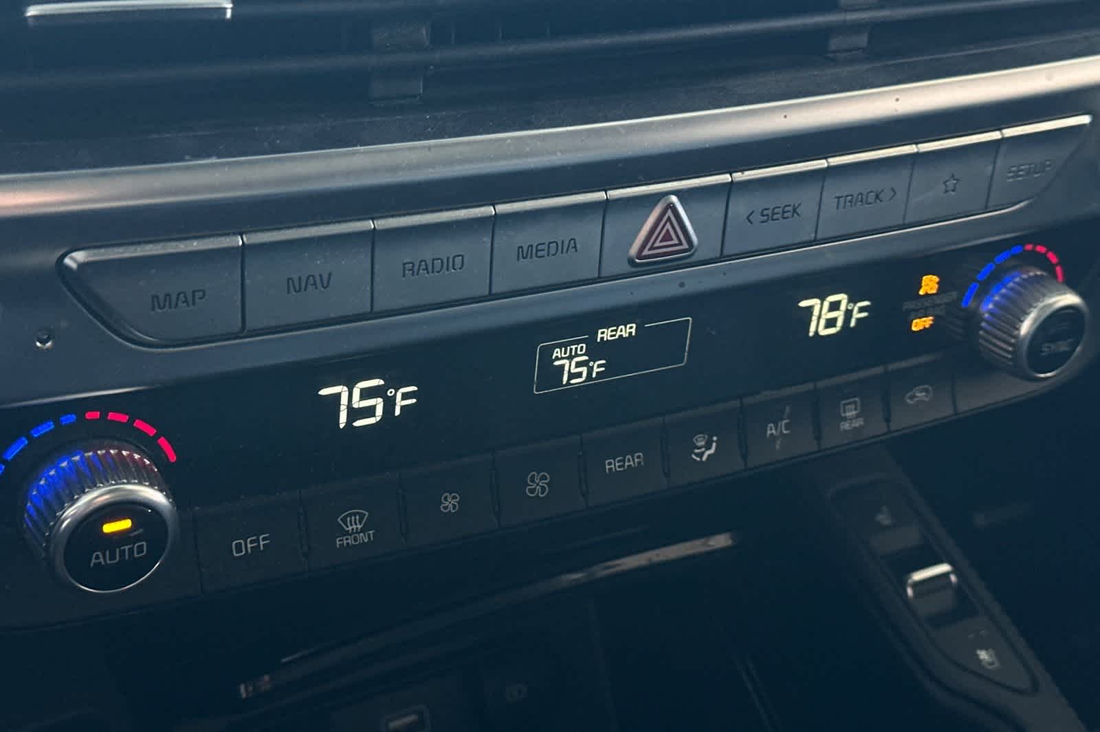 Thumbnail: 2021 Kia Telluride - 25