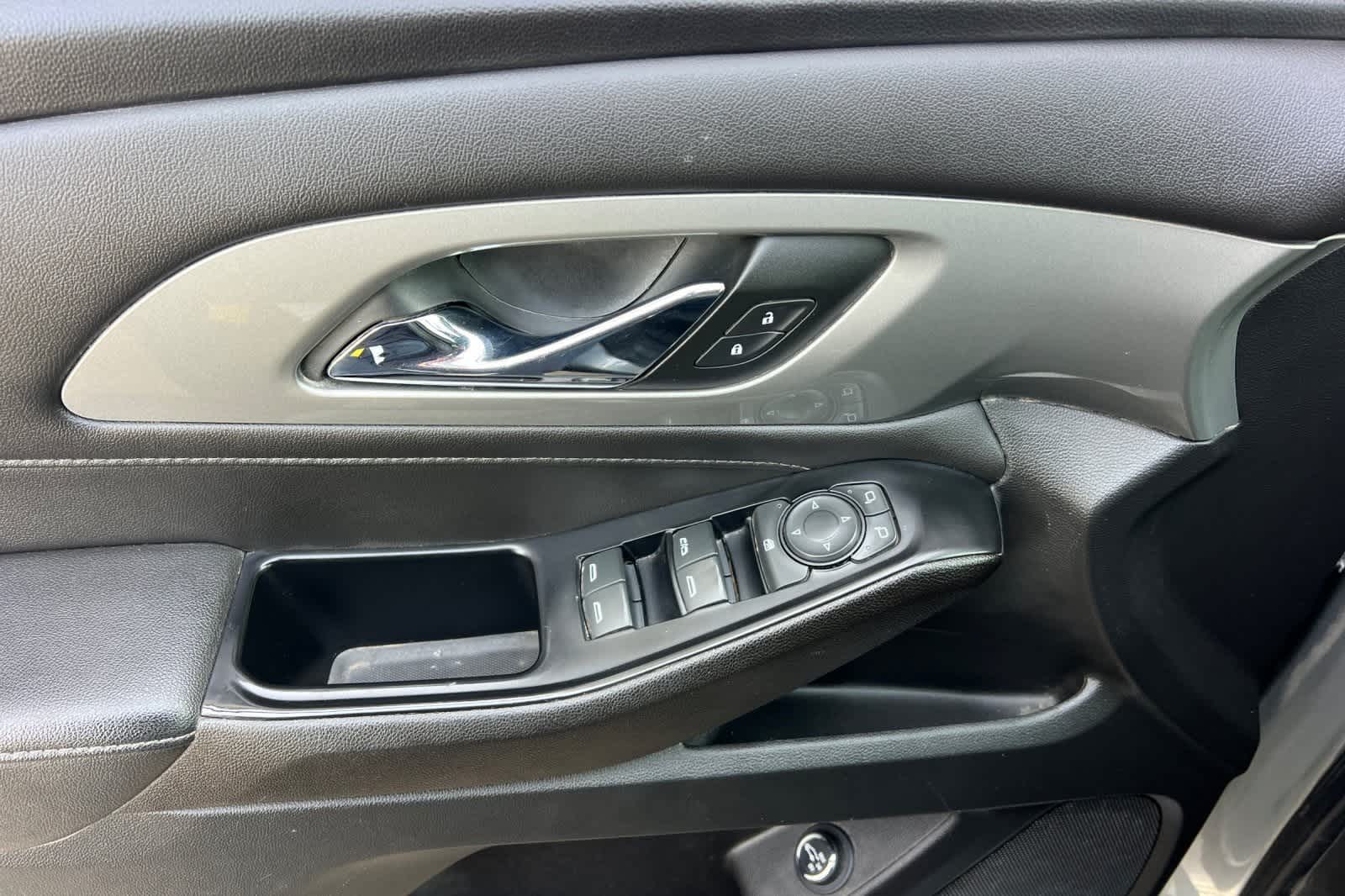 Thumbnail: 2023 Chevrolet Traverse - 13