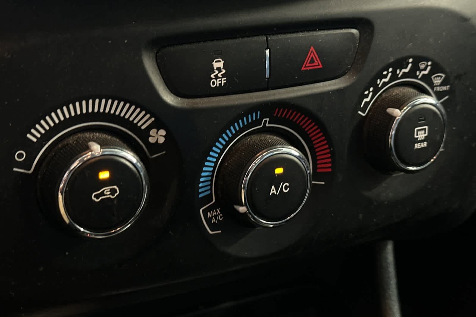 Thumbnail: 2014 Jeep Cherokee - 20